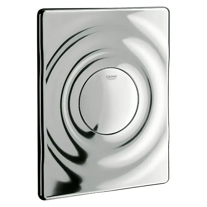 Grohe Betätigungsplatte Surf - Chrom, 1-Mengen-Spülung - Nahaufnahme einer glänzenden Grohe Betätigungsplatte mit konzentrischen Wellen, die ein modernes und elegantes Design aufweisen.