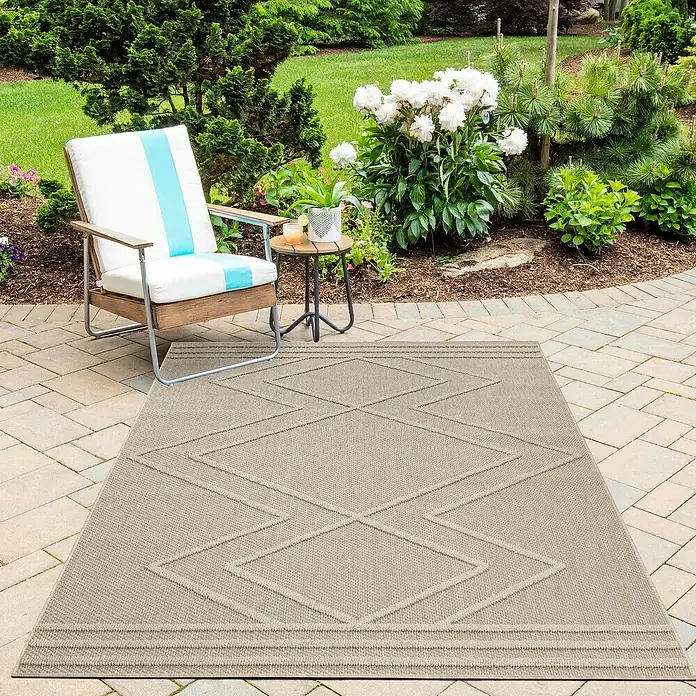 Outdoor-Teppich Patara I - Beige, 230 x 160 cm, 100 % Polypropylen - Ein stilvoller Outdoor-Teppich mit geometrischem Muster, der eine gemütliche Atmosphäre auf der Terrasse schafft.