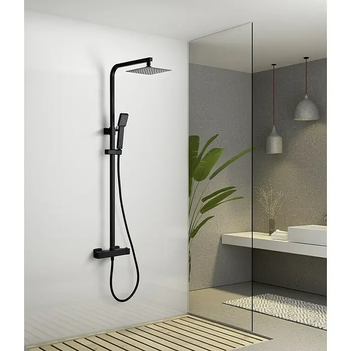 Imex Sistema de ducha Vigo - Con grifo termostático, Negro - Moderno baño que muestra un elegante conjunto de ducha negro. El sistema de ducha cuenta con un cabezal y una ducha de mano.