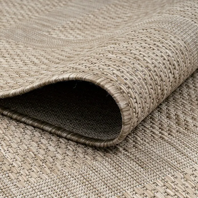 Outdoor-Teppich Relax - Beige, 340 x 240 cm, 100 % Polypropylen - Detailaufnahme eines gewebten Teppichs in neutralen Farben, der Textur und Qualität hervorhebt.\n