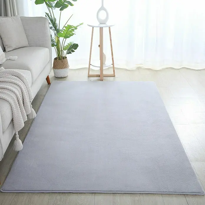Kurzflorteppich Sky - Silber, 170 x 120 cm, 100 % Polyester - Grauer Teppich im Wohnzimmer, der eine gemütliche Atmosphäre schafft und zum Entspannen einlädt. Ideal für Wohnräume mit minimalistischem Design.