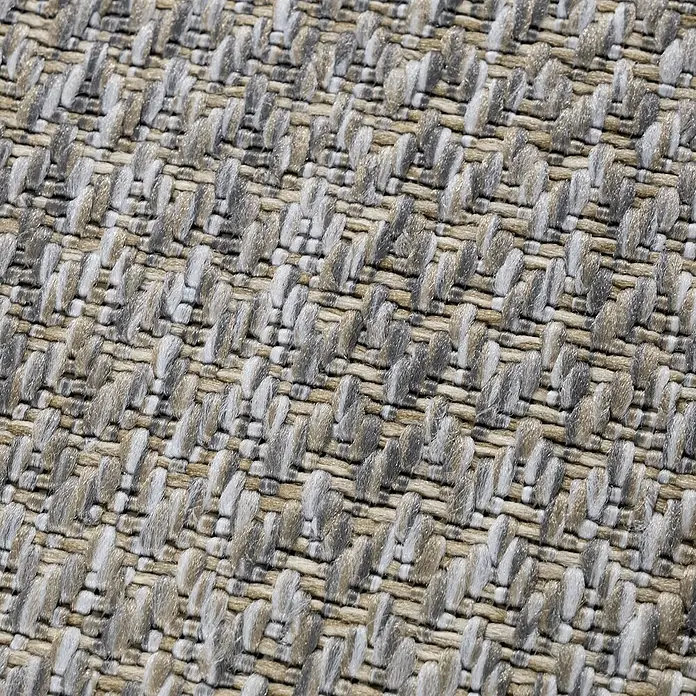 Outdoor-Teppich Zagora I - Beige, 170 x 120 cm, 100 % Polypropylen - Detailaufnahme eines fein gewebten Stoffes in neutralen Grau- und Beigetönen, ideal für hochwertige Möbelpolsterungen.