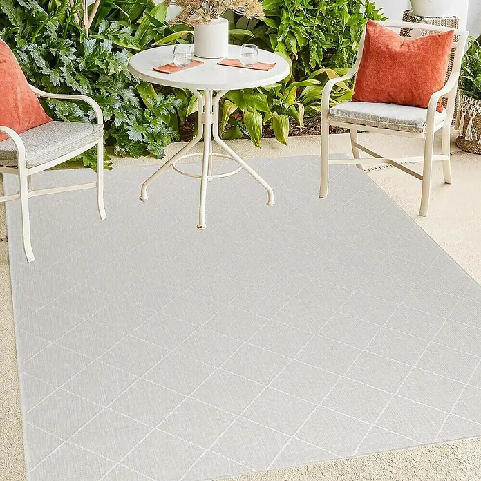 Outdoor-Teppich Zagora II - Grau, 150 x 80 cm, 100 % Polypropylen - Ein grauer Outdoor-Teppich mit einem dezenten Rautenmuster, der eine stilvolle Ergänzung für jede Terrasse oder Balkon darstellt.