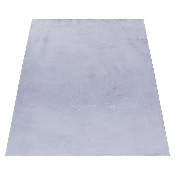 Hochflorteppich Pouffy - Silber, 340 x 240 cm, 100 % Polyester - Ein rechteckiger hellvioletter Teppich mit weicher, plüschiger Textur.