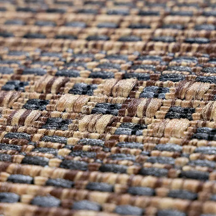 Outdoor-Teppich Zagora III - Kupfer, 150 x 80 cm, 100 % Polypropylen - Nahaufnahme eines Teppichs mit braunen und grauen Farbtönen, der eine detaillierte Textur und Muster zeigt.