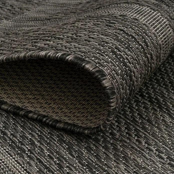 Outdoor-Teppich Relax - Schwarz, 290 x 200 cm, 100 % Polypropylen - Nahaufnahme eines stilvollen grauen Teppichs mit gewebter Textur, der sowohl Komfort als auch moderne Ästhetik vereint.