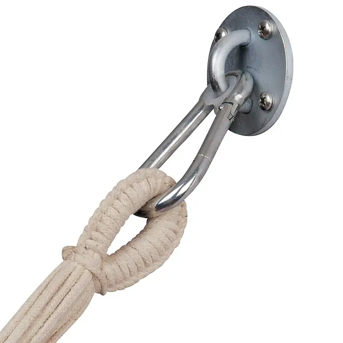 Amazonas Wandhaken Easy+ - Belastbarkeit: 200 kg - Nahaufnahme einer Hängemattenschaukelhalterung mit robuster Metallhalterung und starkem Seil für sichere und komfortable Entspannung.