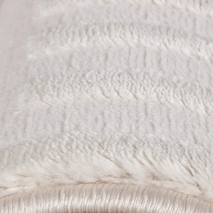 Kurzflorteppich Sahara III - Creme, 170 x 120 cm, 100 % Polypropylen - Nahaufnahme eines luxuriösen, weißen Teppichs mit weichen Fasern, ideal für Komfort und Wärme in jedem Raum.