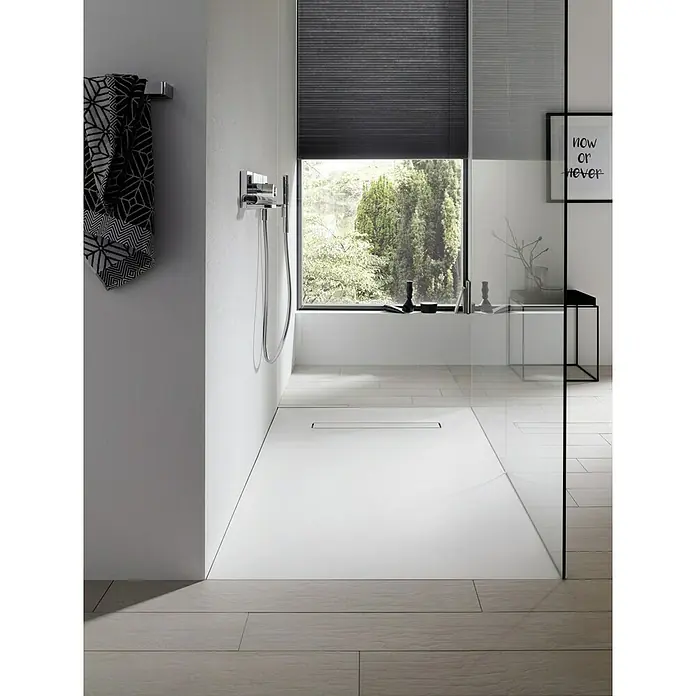 Camargue Duschelement Flat E - 90 x 90 cm, Mineralwerkstoff, Ablauf: Waagerecht, Weiß - Modernes Badezimmerdesign mit einer bodengleichen Duschwanne, die für ein minimalistisches und elegantes Ambiente sorgt.
