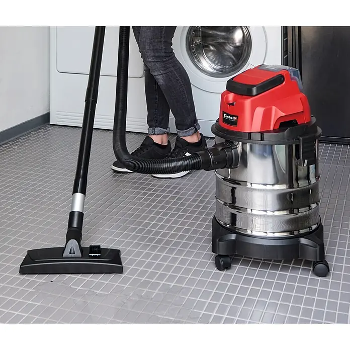 Einhell PXC 18V Akku-Nass-Trockensauger TC-VC 18/20 Li S-Solo - 18 V, Ohne Akku, Behältervolumen: 20 l - Hier ist ein Einhell Nass-Trockensauger zu sehen, der sich ideal für die Reinigung von Werkstätten und Garagen eignet.