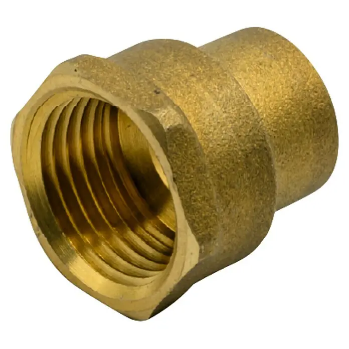 Enlace soldar-roscar de latón - Diámetro: 12 mm, Rosca interior: ½″, Hembra - Hembra, 1 ud. - Primer plano de un reductor de latón con rosca interna, utilizado para aplicaciones de fontanería y calefacción.