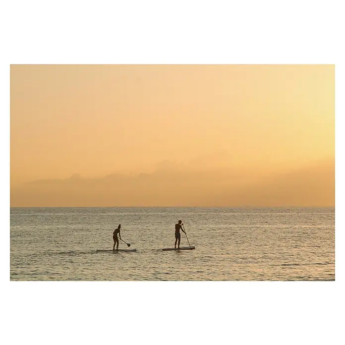 Paddle surf Race XQMax - L x An x Al: 381 x 66 x 15 cm, Carga útil: 150 kg, Hinchable - Dos personas disfrutan de la puesta de sol mientras hacen surf de remo en el mar. El ambiente sereno del agua realza la escena pacífica.