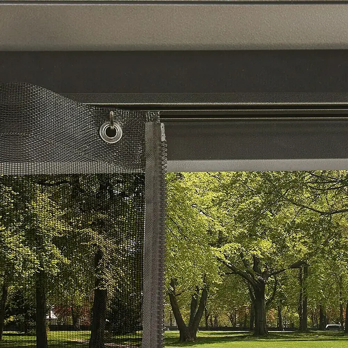 Sojag Standard-Pavillon Messina 10 x 12 - B x T: 363 x 298 cm, Farbe Gestell: Anthrazit, Aluminium - Detailaufnahme einer schwarzen Gazebo-Seitenwand mit Öse und Reißverschluss vor einem sonnigen Park.