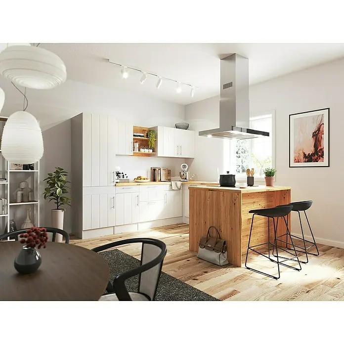 Respekta Inselküche Anton mit Haube - B x L: 280 x 172 cm, Lärche Weiß Nachbildung, Mit Elektrogeräten - Helle Küche mit Kücheninsel und modernen Barhockern. Der Raum ist gut beleuchtet und verfügt über eine stilvolle Dunstabzugshaube.