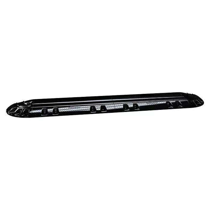 Schake Auffahrrampe - L x B x H: 100 x 35 x 12 cm - Schwarzes, texturiertes Trittbrett mit Chromakzenten und sechs Befestigungspunkten.