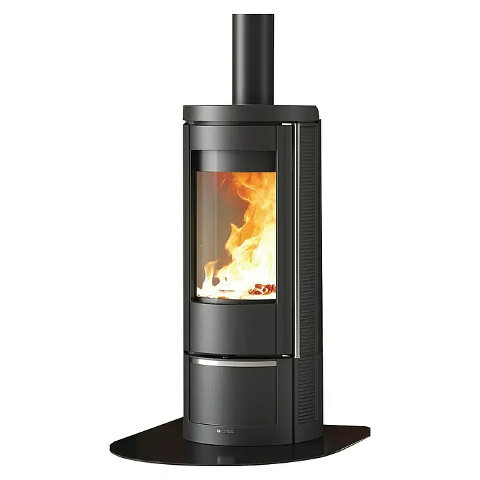 La Nordica Kaminofen Marlena - 7,5 kW, Raumheizvermögen: 215 m³, Schwarz - Elegantes schwarzes Kaminofen-Design mit lebendigem Feuer, das Wärme und Atmosphäre in Ihr Zuhause bringt.