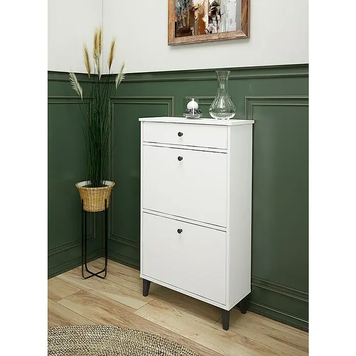 Meka Block Zapatero K-307 - L x An x Al: 25 x 61 x 110 cm, Blanco Soft, Número de compartimentos: 2 ud. - Un elegante mueble zapatero blanco con dos compartimentos y un cajón, ideal para guardar zapatos en el pasillo o la entrada.