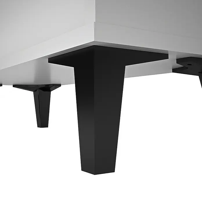 Meka Block Zapatero K-307 - L x An x Al: 25 x 61 x 110 cm, Blanco Soft, Número de compartimentos: 2 ud. - Primer plano de elegantes patas de muebles negras bajo un mueble blanco moderno. Diseño elegante para tu hogar.