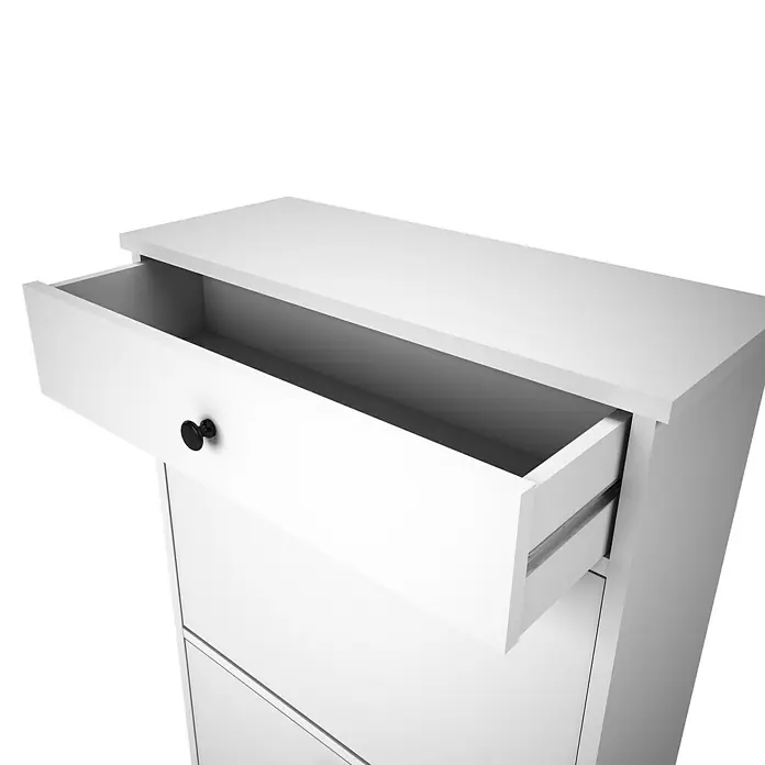 Meka Block Zapatero K-307 - L x An x Al: 25 x 61 x 110 cm, Blanco Soft, Número de compartimentos: 2 ud. - Primer plano de un zapatero blanco con un cajón abierto, que muestra un diseño moderno y funcionalidad para el almacenamiento.