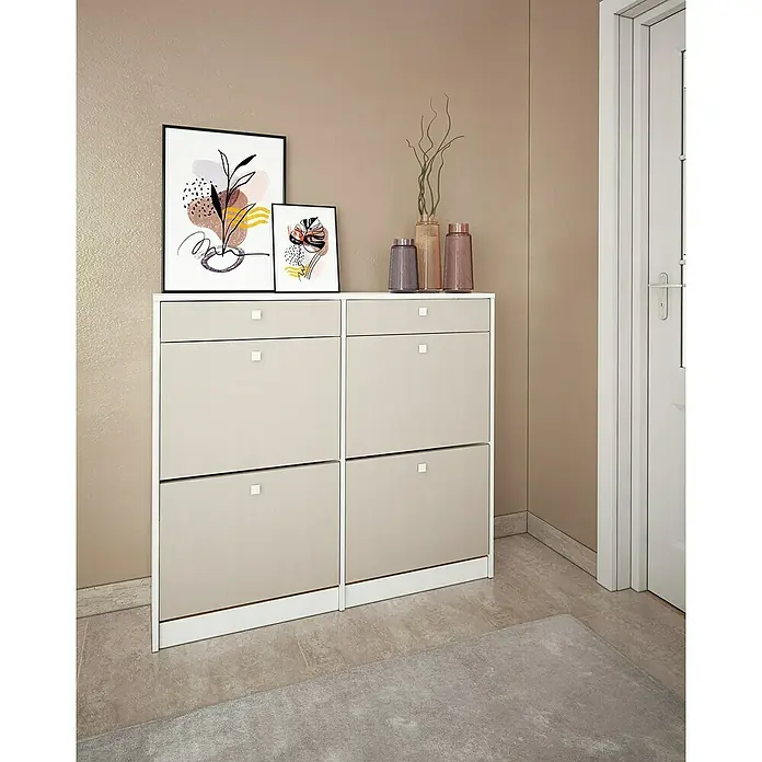 Meka Block Zapatero K-306 - L x An x Al: 27 x 117 x 105 cm, Blanco liso/Textil, Número de compartimentos: 4 ud. - Zapatero moderno en beige y blanco, decorado con obras de arte y jarrones. Solución de almacenamiento práctica para la entrada.