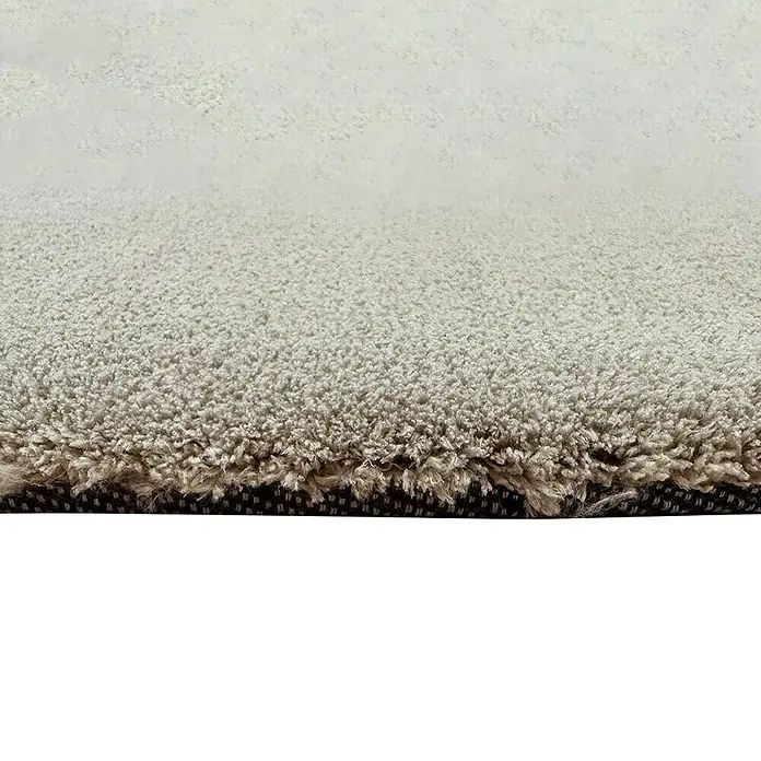 Alfombra de pelo corto Toscana - Beige, 300 x 200 cm, 100% Poliéster - Primer plano de una lujosa alfombra de color claro con una textura suave, que promete confort y estilo para cualquier habitación.