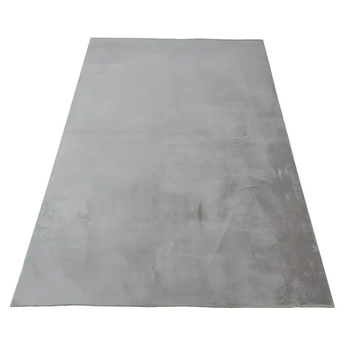 Alfombra de pelo corto Aiden - Gris, 170 x 120 cm, Poliéster - Una alfombra rectangular gris sobre una superficie oscura, que ofrece una estética sencilla y moderna para cualquier espacio. Para decorar.