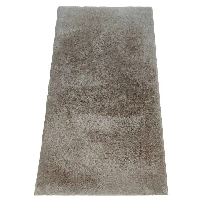 Alfombra de pelo corto Bunny - Taupé, 110 x 60 cm, 100% poliéster - Primer plano de una alfombra rectangular suave en un tono neutro. Ideal para salones y dormitorios.