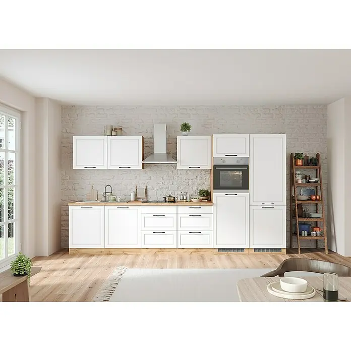 Held Möbel Küchenzeile Padua Typ 2 - Breite: 360 cm, Weiß, Mit Elektrogeräten, Induktionskochfeld - Helle Küche mit weißen Schränken und einer Holzarbeitsplatte, die ein modernes und einladendes Ambiente schafft.