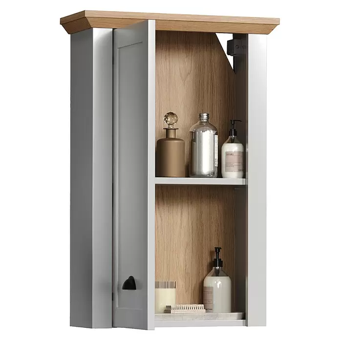 Trendteam Landside Hängeschrank - 46 x 24 x 73 cm, Lichtgrau/Artisan Eiche - Teilweise geöffneter Bad-Wandschrank mit Holzdetails und weißen Regalböden, mit Toilettenartikeln.
