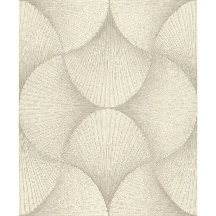 Rasch Sky Lounge Vliestapete Grafik groß - Taupe, Grafisch, 10,05 x 0,53 m - Nahaufnahme einer strukturierten, cremefarbenen Tapete mit einem fächerförmigen, sich wiederholenden Muster, das eine elegante Textur erzeugt.