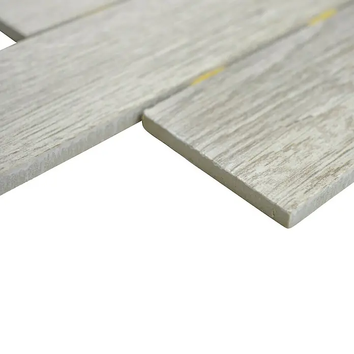 Mosaikfliese Brick Oak Chinchilla CDJ 07BR - 25,2 x 36,7 cm, Hellgrau, Matt - Nahaufnahme von weißen Holzfliesen mit Maserung, ideal für moderne Innenräume, die natürliche Textur und schlichte Eleganz suchen.