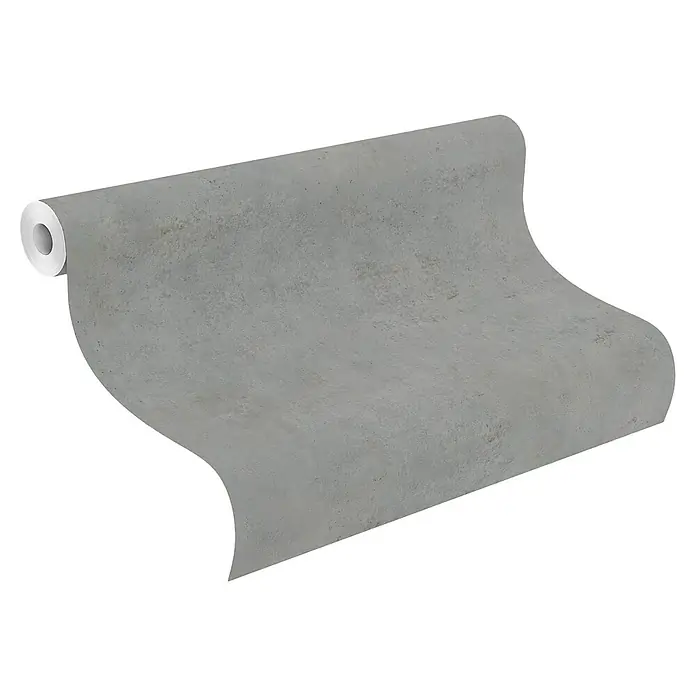 Rasch Vliestapete Beton - Dunkelgrau, Betonoptik, 10,05 x 0,53 m - Eine Rolle graue Beton-Tapete, die auf einer schwarzen Oberfläche ausgerollt ist. Perfekt, um einen industriellen Look in jeden Raum zu bringen.