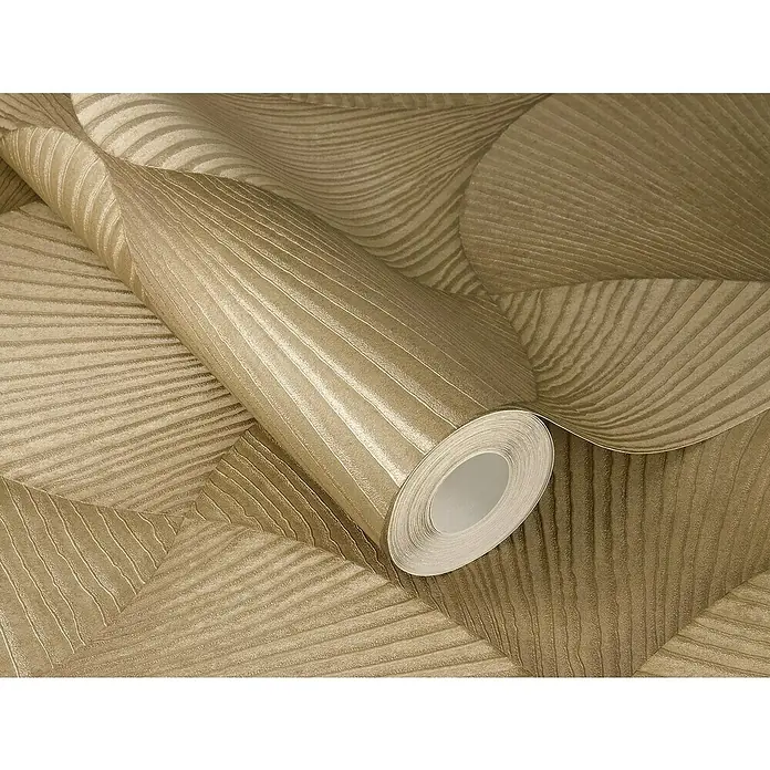 Rasch Sky Lounge Vliestapete Grafik groß - Gold, Grafisch, 10,05 x 0,53 m - Nahaufnahme einer Rolle hochwertiger, goldfarbener Vliestapete mit linearem Design. Perfekt für stilvolle Wandgestaltungen.