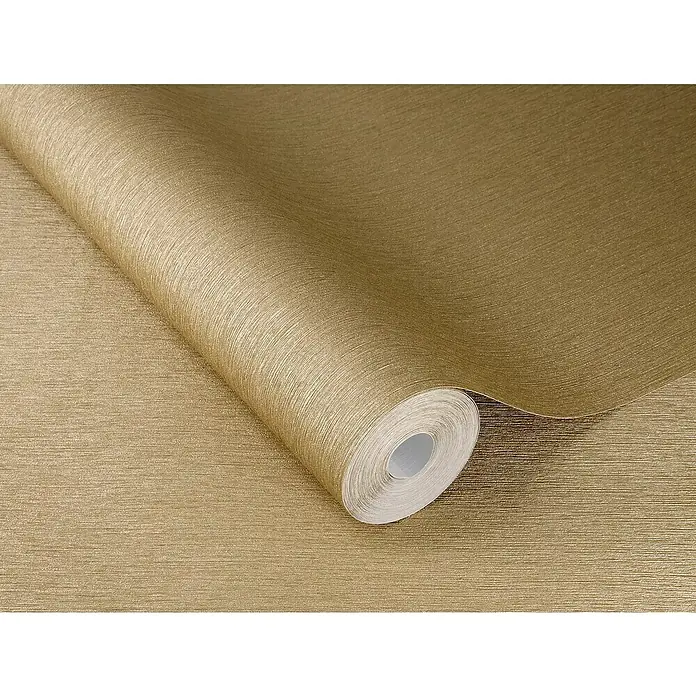 Rasch Sky Lounge Vliestapete Metallic-Uni - Gold, Uni, 10,05 x 0,53 m - Nahaufnahme einer Rolle goldener Tapete mit feiner Textur, die Eleganz und Wärme ausstrahlt.