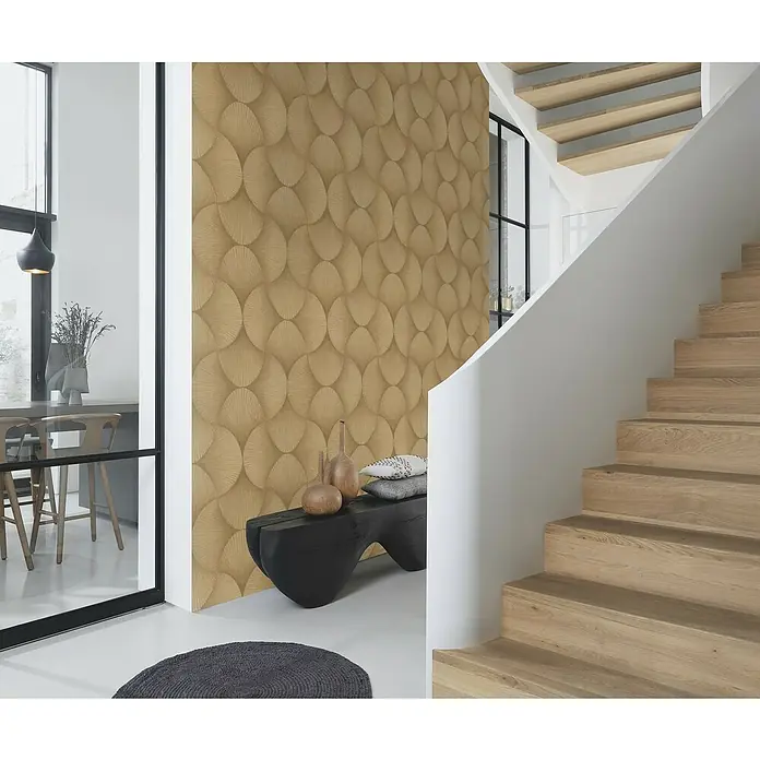 Rasch Sky Lounge Vliestapete Grafik groß - Gold, Grafisch, 10,05 x 0,53 m - Einrichtungsidee mit auffälliger Goldtapete mit Kreismuster, die dem Raum eine elegante und moderne Note verleiht.