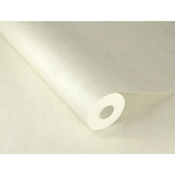 Rasch Factory V Vliestapete Metalloptik - Offwhite, Uni, 10,05 x 0,53 m - Nahaufnahme einer Rolle cremefarbener Tapete mit subtiler Textur, ideal für die Wanddekoration und Inneneinrichtung.