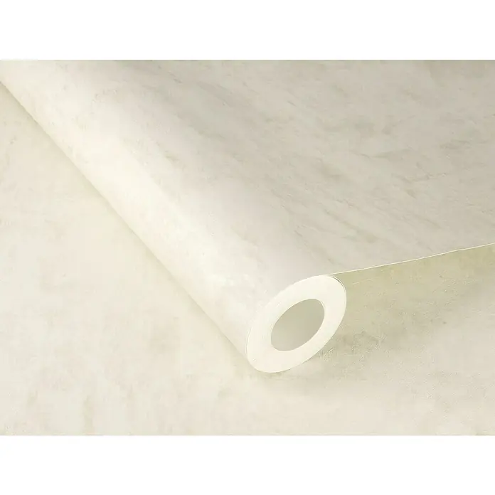 Rasch Factory V Vliestapete Unistruktur - Cremeweiß, Wellen, 10,05 x 0,53 m - Nahaufnahme einer Rolle cremefarbener Marmortapete, die die subtile Textur und das elegante Muster des Produkts hervorhebt.