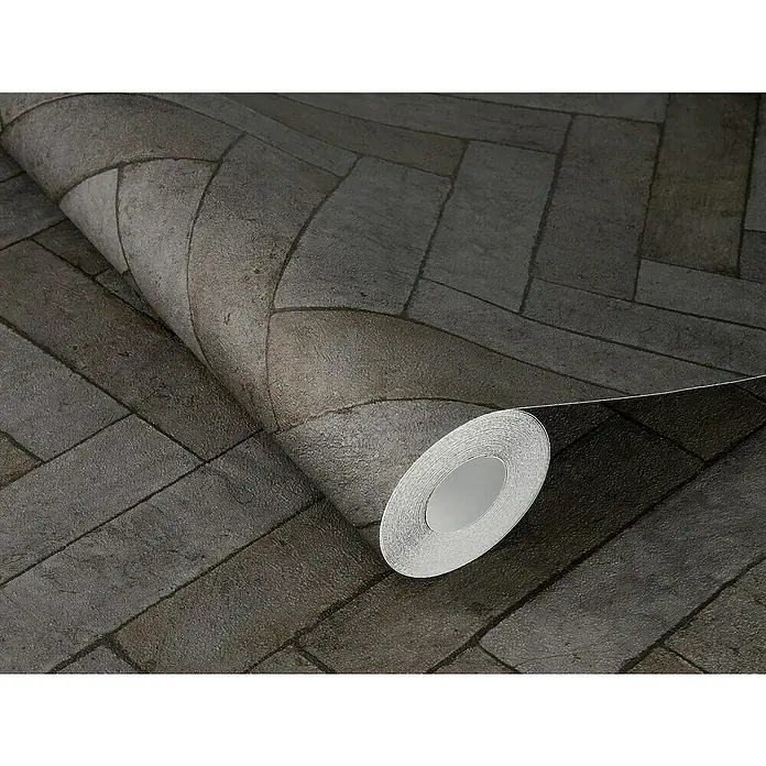 Rasch Factory V Vliestapete Bricks - Anthrazit, Steinoptik, 10,05 x 0,53 m - Nahaufnahme einer Rolle gemusterter Stein-Tapete mit einem sich wiederholenden Fischgrätenmuster.