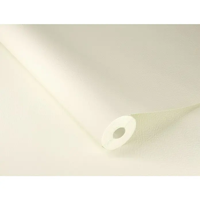 Rasch African Queen III Vliestapete Lederoptik - Cremeweiß, Uni, 10,05 x 0,53 m - Helle Tapetenrolle mit dezenter Textur. Die Tapete ist aufgerollt und zeigt ihr Muster sowie die Rolle selbst. Ideal für stilvolle Innenräume.