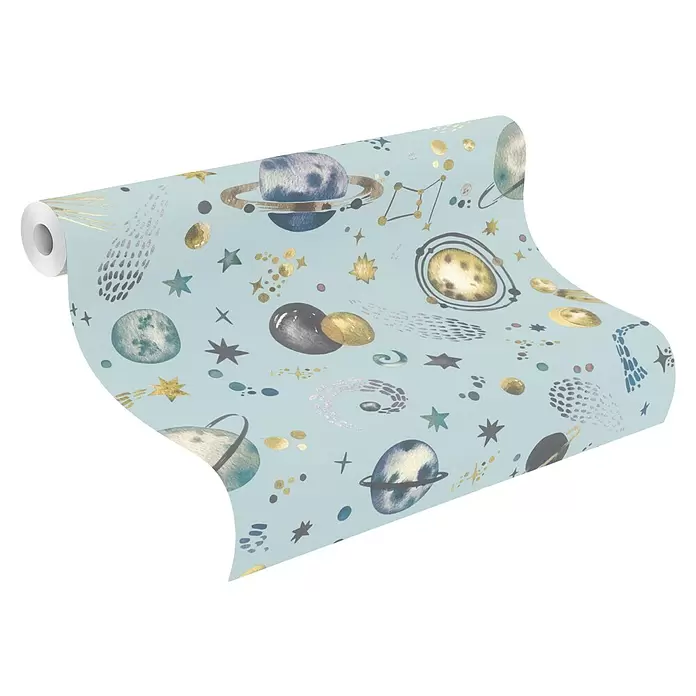 Rasch Kids World Vliestapete Weltall - Hellblau, Sonstiges, 10,05 x 0,53 m - Hellblaue Tapetenrolle mit himmlischem Muster aus Planeten, Sternen und Meteoren in Gold, Blau und Grau, entrollt, um das Design zu zeigen.