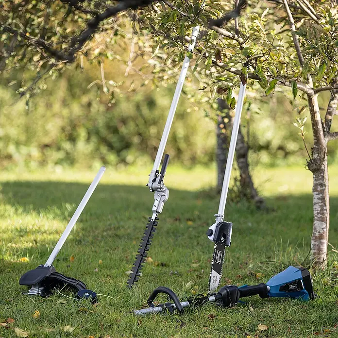 Scheppach IXES 20V Akku-Multifunktionswerkzeug BC-MFH400-X Set -  - Gartenpflege leicht gemacht mit dem Scheppach Multifunktions-Gartengerät. Enthält Heckenschere, Kettensäge und Trimmer für vielseitige Anwendungen.