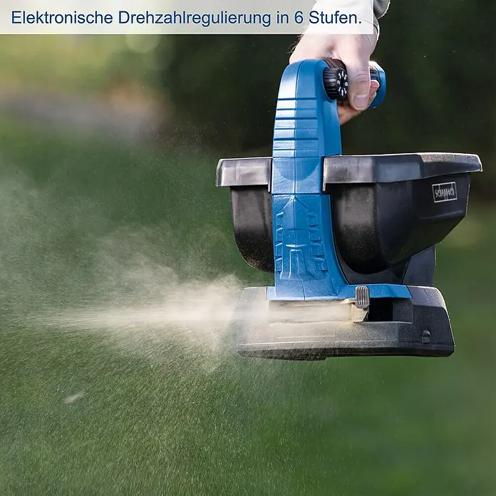 Scheppach IXES 20V Akku-Handstreuer C-GSP800-X - 20 V, Ohne Akku, Streubreite: 5 m - Das Bild zeigt einen blauen Düngerstreuer von Scheppach in Aktion mit elektronischer Drehzahlregulierung in 6 Stufen.