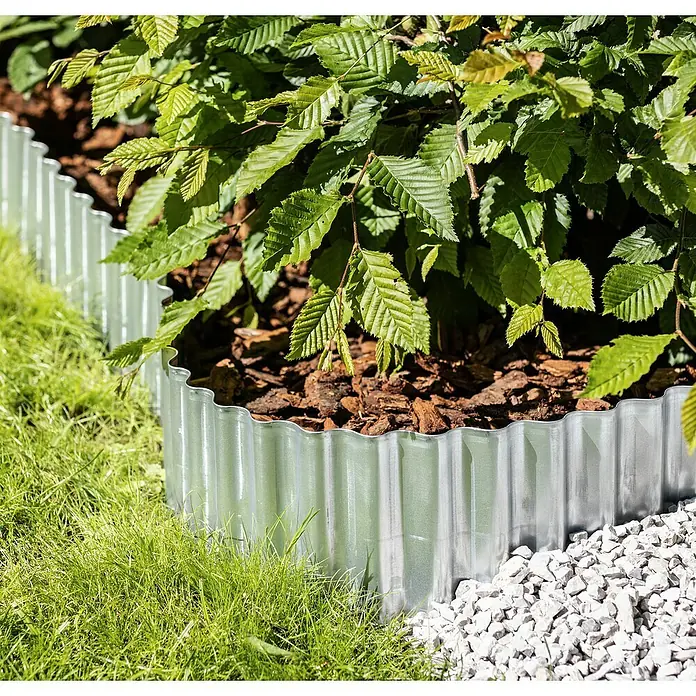 Windhager Rasenkante Classic - Grau, Stahl, L x H: 5 m x 16 cm - Flexible, silberfarbene Beeteinfassung aus Metall zur dekorativen Abgrenzung von Rasenflächen, Beeten und Wegen im Garten.