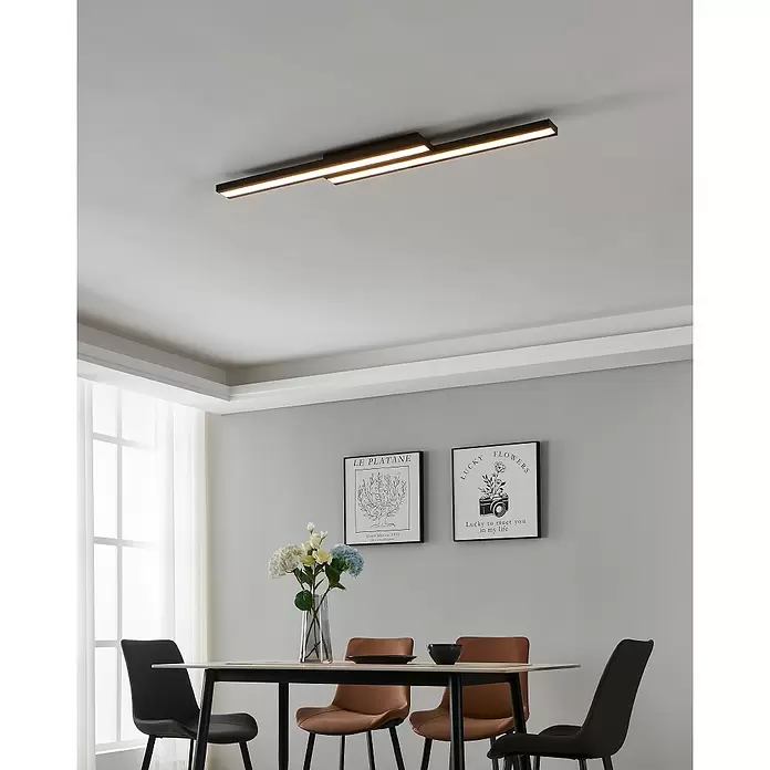 Eglo LED-Deckenleuchte Saliteras-Z - 10,2 W, L x B x H: 116 x 16 x 5 cm, Schwarz, Neutralweiß - Moderne schwarze lineare LED-Deckenleuchte beleuchtet ein Esszimmer.