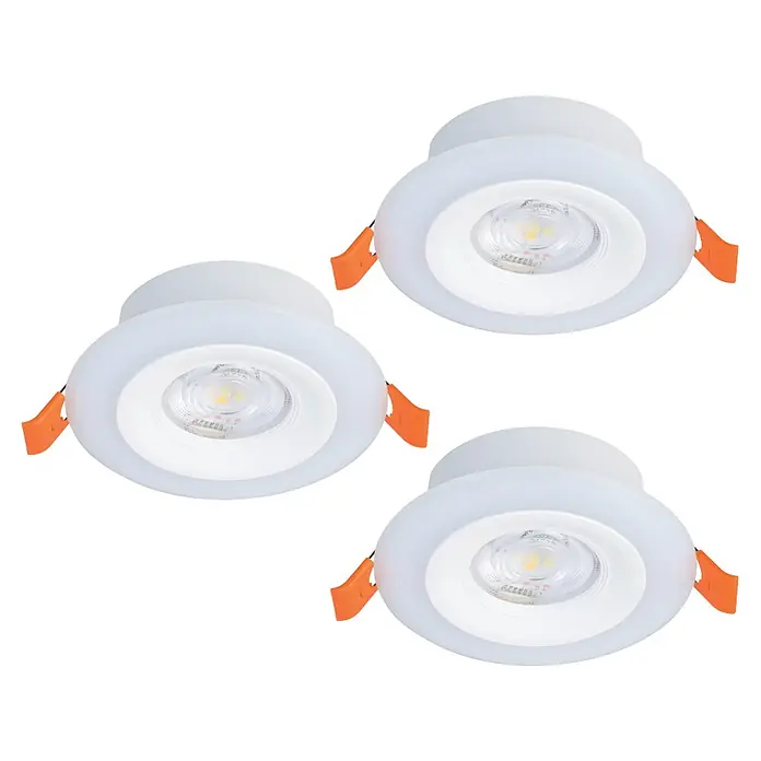 Eglo LED-Einbauleuchten-Set rund CALOGNE - 3,8 W, Weiß, RGBW - Nahaufnahme von drei LED-Deckeneinbaustrahlern mit weißen Rahmen und orangen Befestigungsclips vor einem schwarzen Hintergrund.
