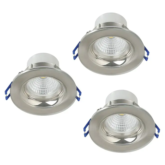 Eglo LED-Einbauleuchten-Set rund SALABATE - 18 W, Nickel-matt, Neutralweiß - Abbildung von drei LED-Deckeneinbaustrahlern mit gebürsteter Nickeloberfläche und blauen Befestigungsclips auf schwarzem Hintergrund.
