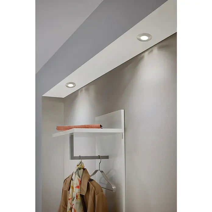 Eglo LED-Einbauleuchten-Set rund MAZUBY-LED 1 Starr - 5 W, Nickel-matt, Warmweiß - Wandgarderobe mit Ablage, Hängevorrichtung, Jacke und Schal. Die integrierten Spots sorgen für ein angenehmes Licht im Flur.