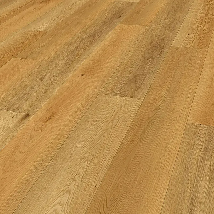 Vinylboden Rigid - Zenith, Landhausdiele, 1.830 x 229 x 6 mm - Nahaufnahme von hellem Eichenparkett. Das warme Holzdesign sorgt für eine natürliche und elegante Atmosphäre in jedem Raum.