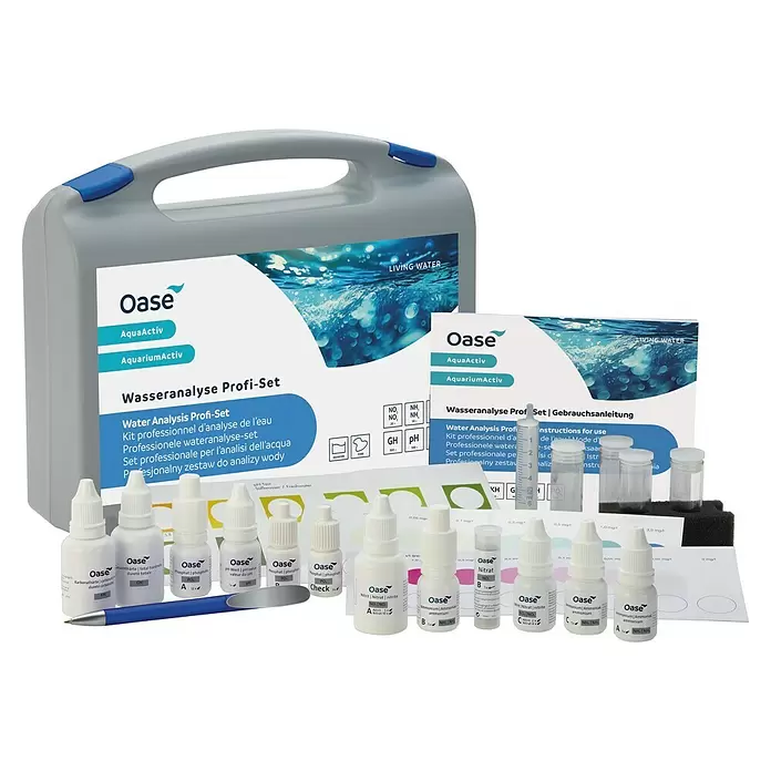Oase AquaActiv Wasseranalyse-Set - Geeignet für: Gartenteiche - Oase Wasseranalyse-Set in grauem Koffer mit Testflaschen, Röhrchen und Farbkarten zur Wasserqualitätsprüfung.