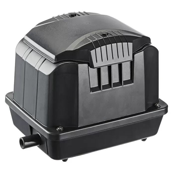 Pontec Teichbelüfter-Set PondoAir 3600 - Fördermenge pro Std.: 3.600 l - Schwarze Kunststoff-Luftpumpe mit strukturierter Oberfläche, Lüftungsschlitzen und Schlauchanschluss.